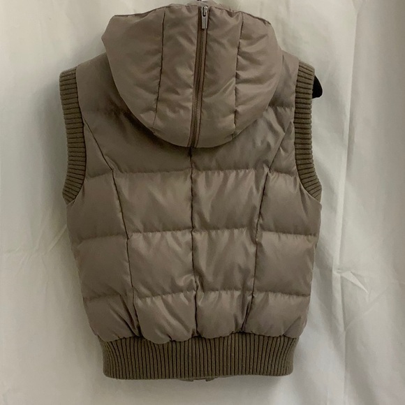 BCBG Maxazaria Duck Feather-Fill Puffer Vest with Detachable Hood in Taupe Sz M - Picture 2 of 13